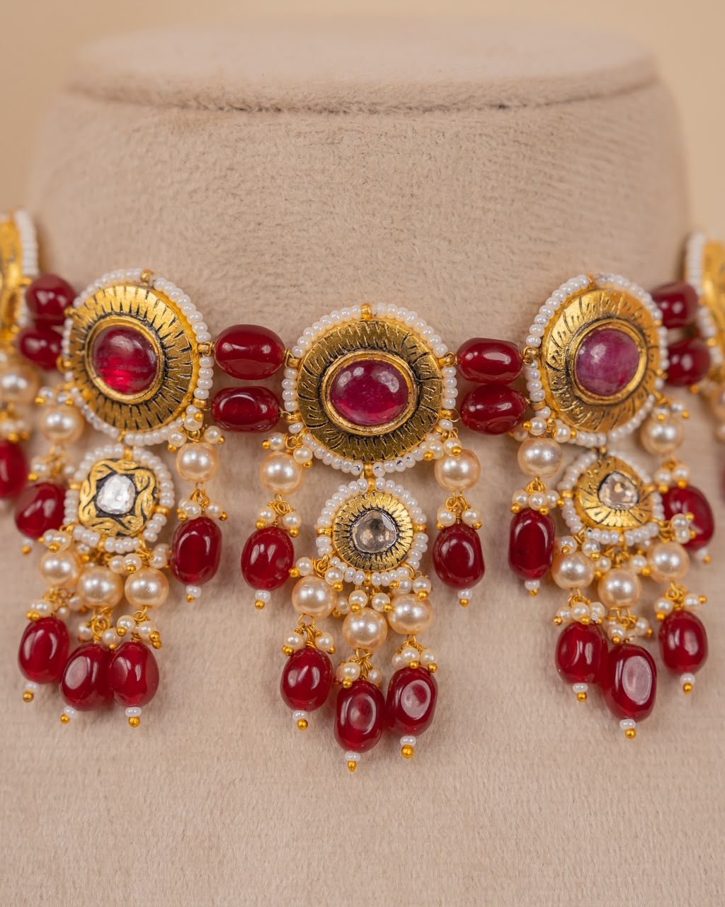 Gulnaar Choker