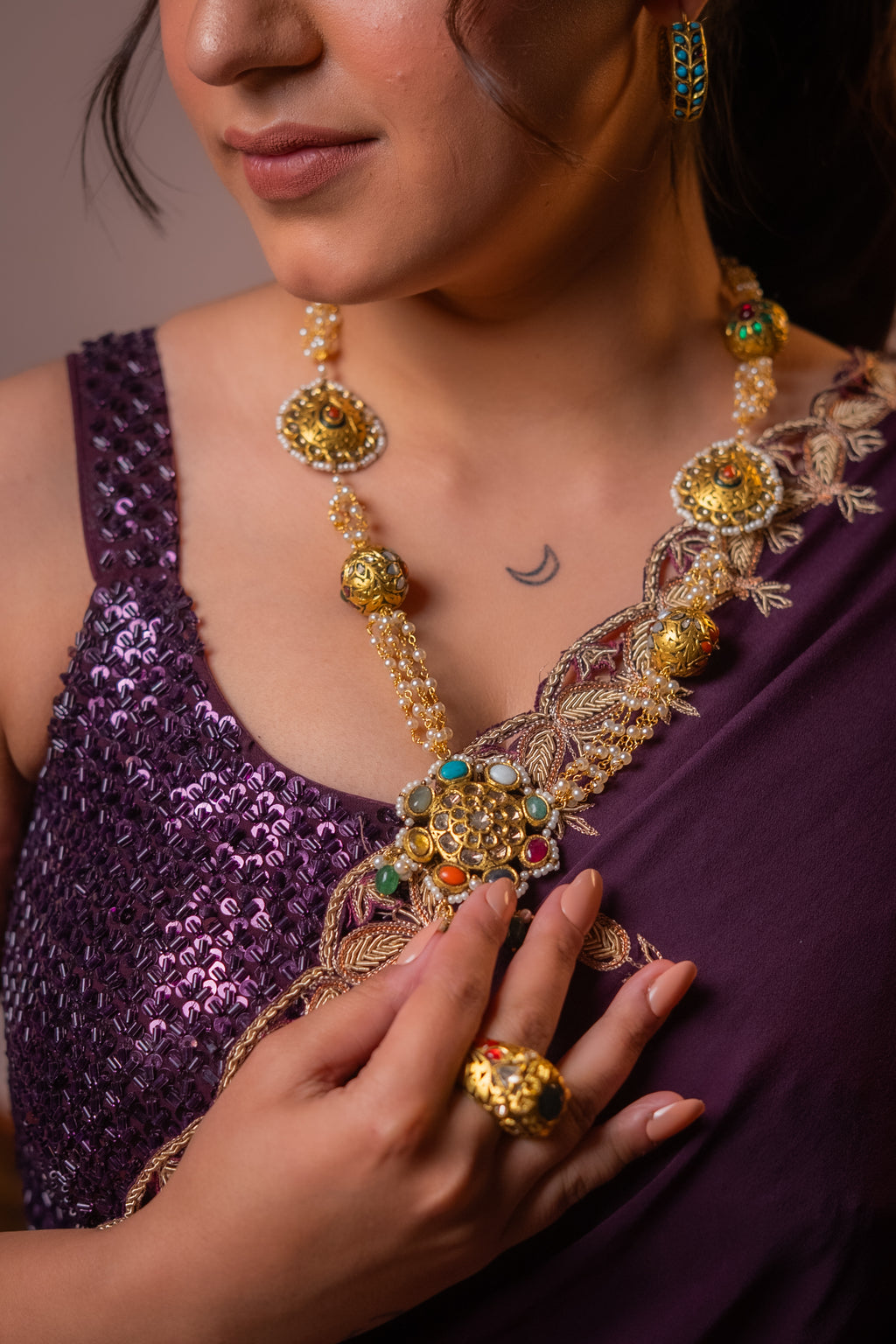 FLORAL MOTIF PENDANT