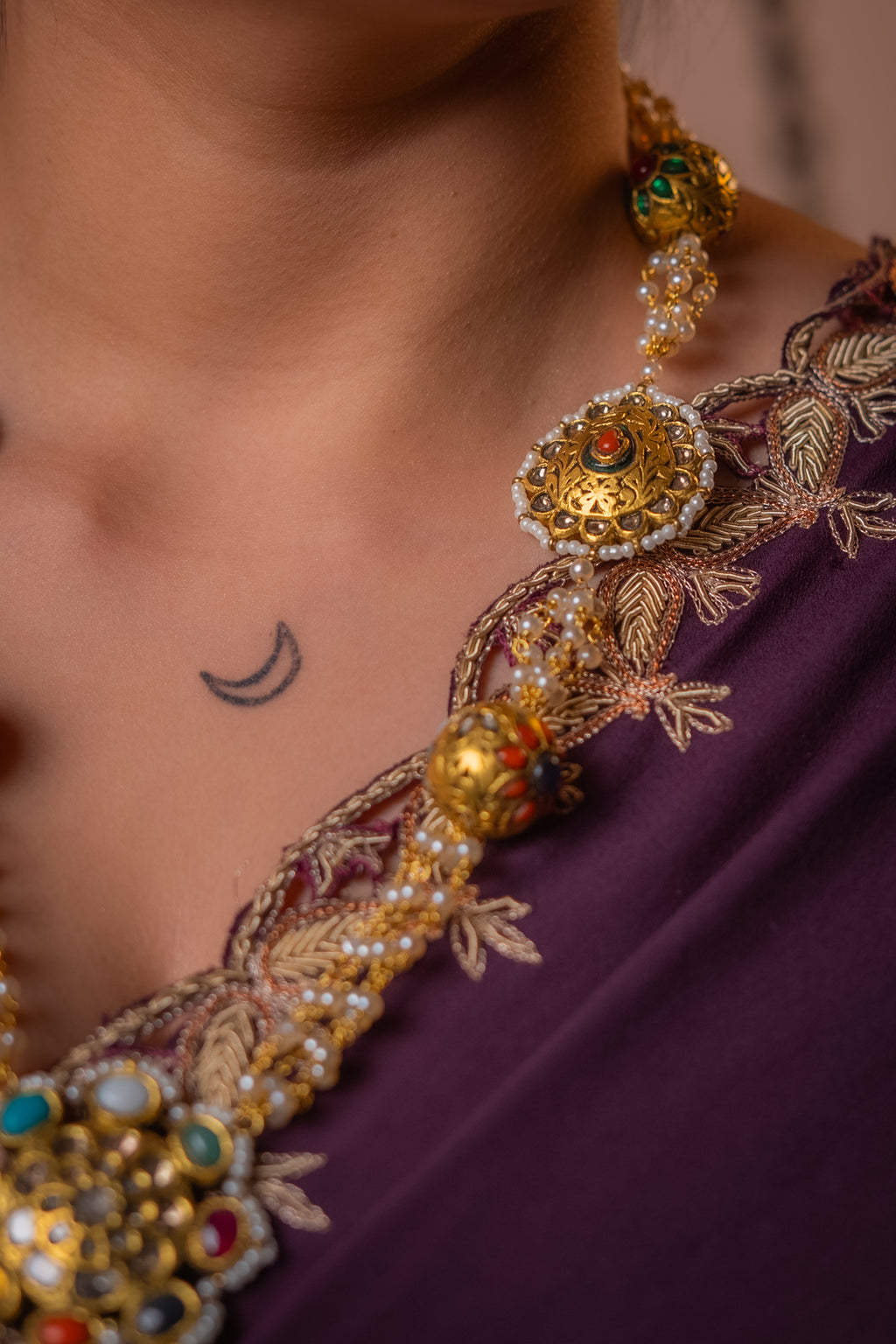 FLORAL MOTIF PENDANT