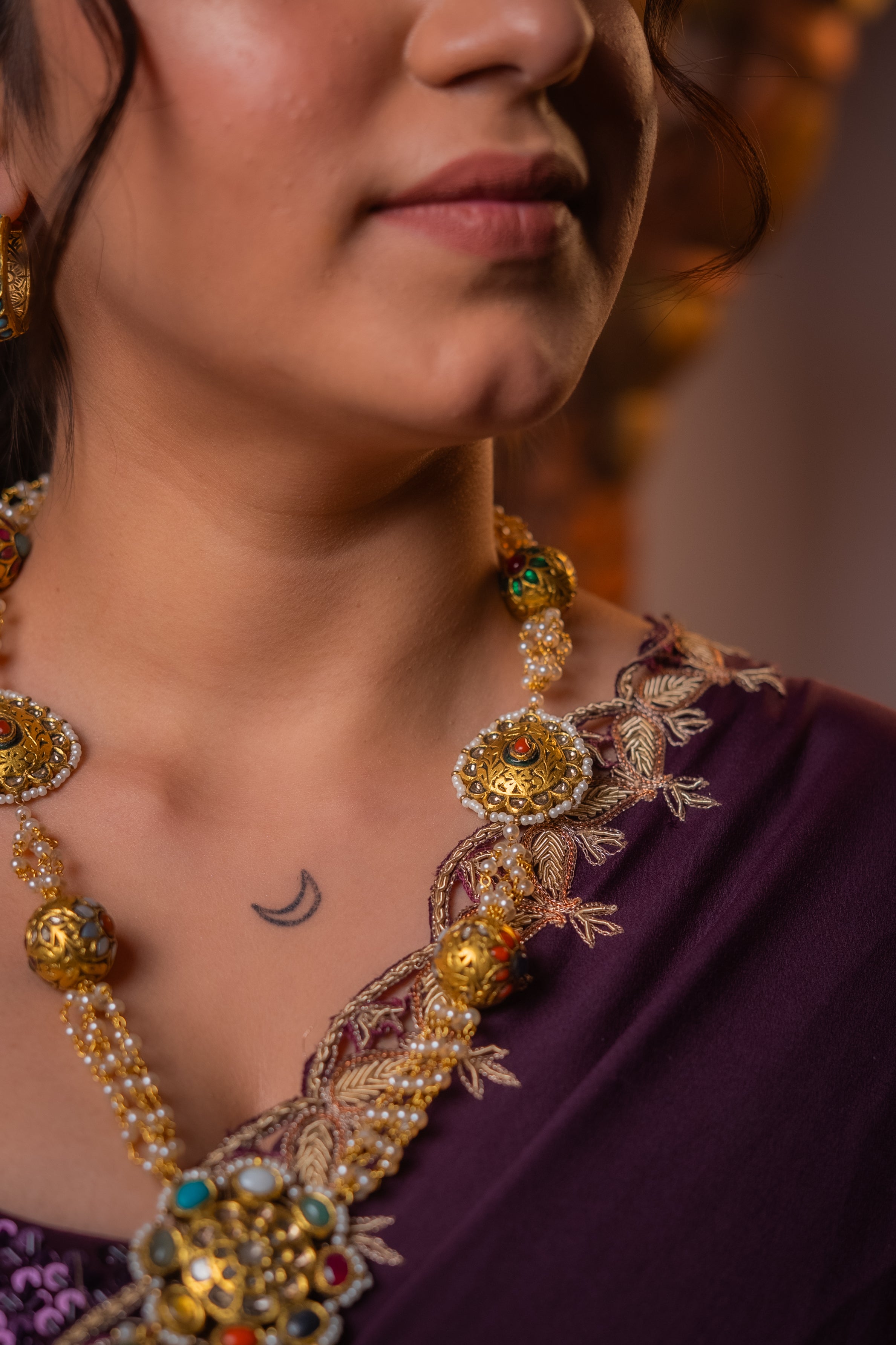 FLORAL MOTIF PENDANT