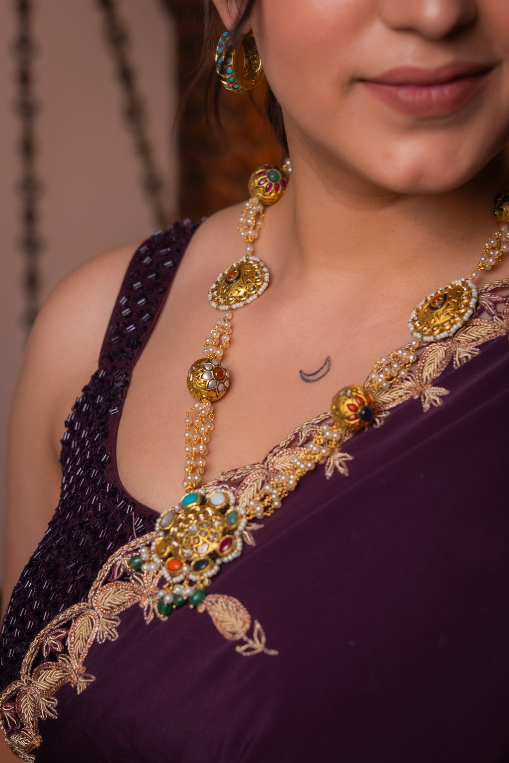FLORAL MOTIF PENDANT